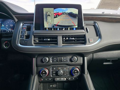 Used 2024 Chevrolet Suburban Premier image 19