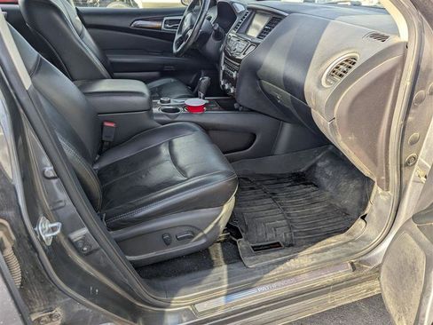 Used 2018 Nissan Pathfinder SV image 8