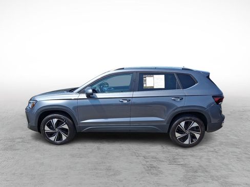 Used 2025 Volkswagen Taos SE AWD/4WD image 2