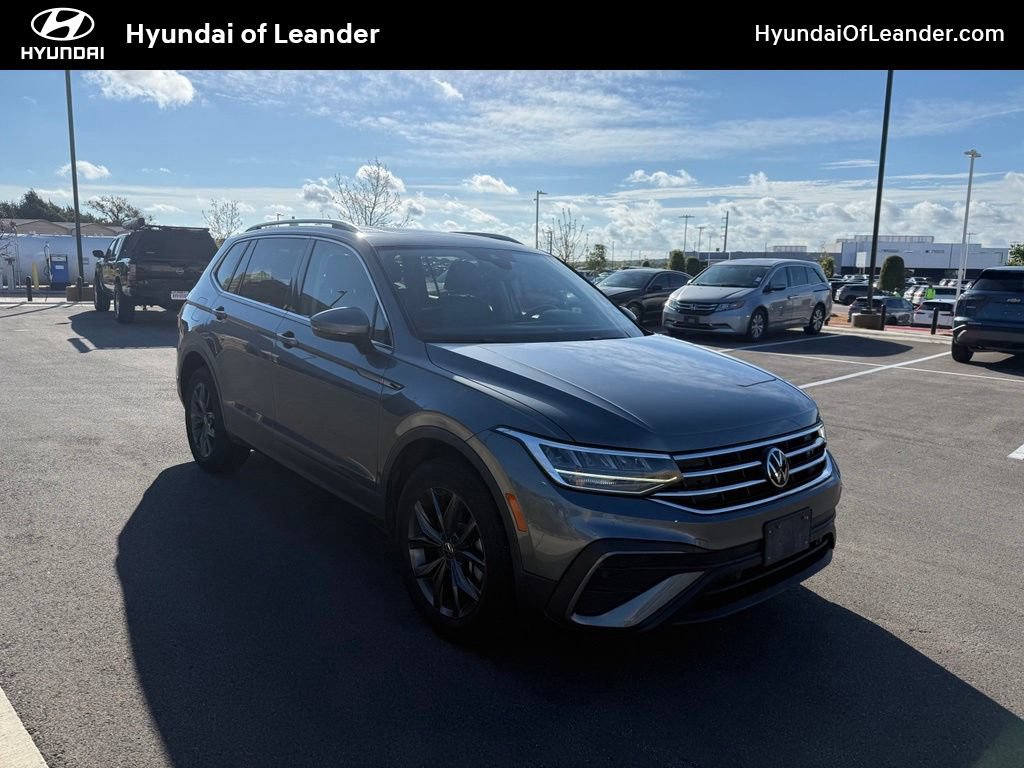 Used 2022 Volkswagen Tiguan SE FWD image 1