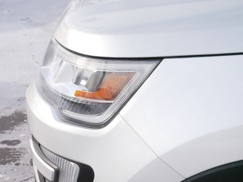 Used 2016 Ford Explorer Limited image 16