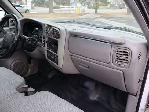 Used 2002 Chevrolet S10 Pickup image 17