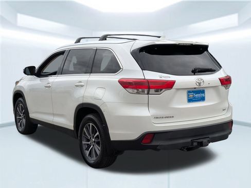 Used 2019 Toyota Highlander SE image 4