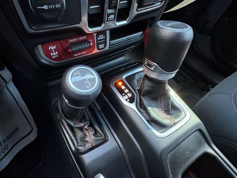 Used 2022 Jeep Gladiator Rubicon w/ LED Lighting Group AWD/4WD image 15