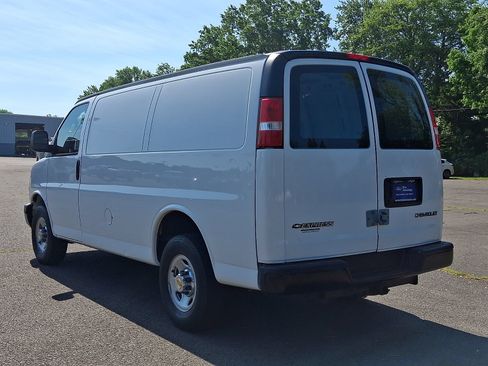Used 2022 Chevrolet Express 2500 w/ Driver Convenience Package RWD image 5