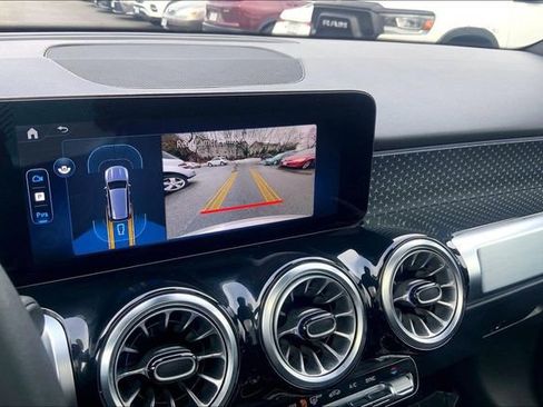 Used 2025 Mercedes-Benz GLB 250 4MATIC image 23
