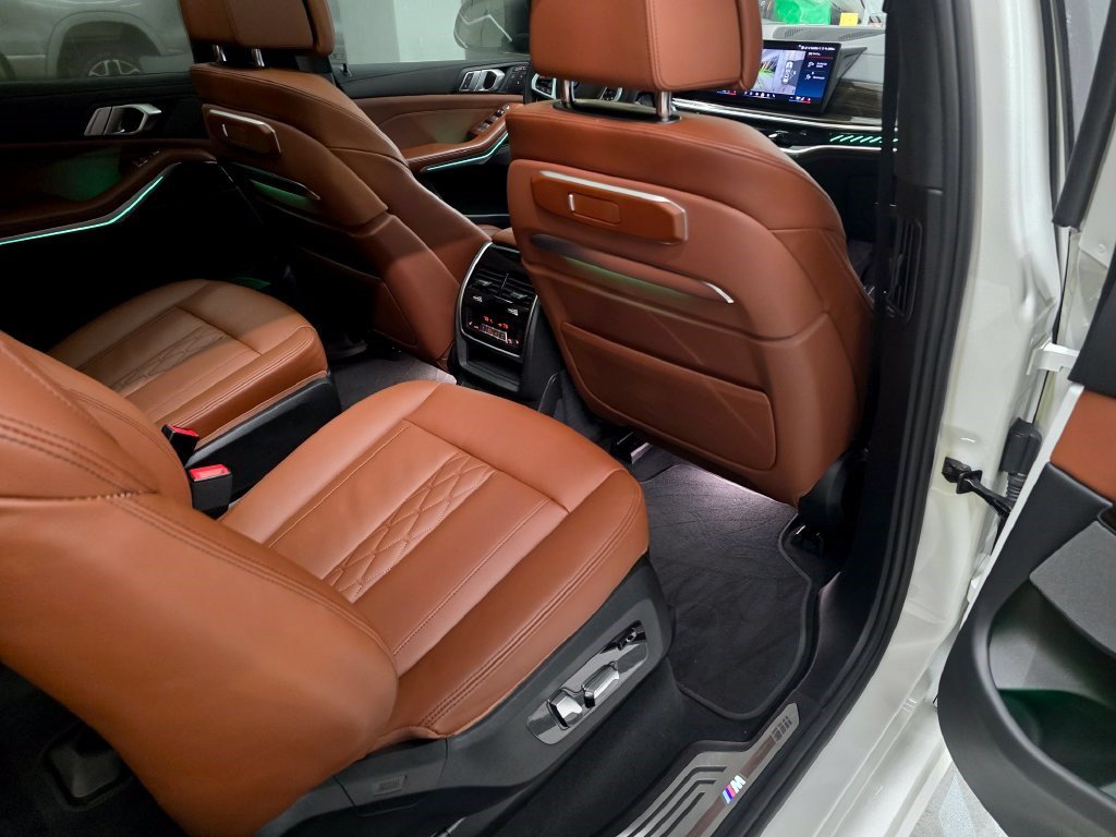 Used 2025 BMW X7 M60i w/ Executive Package AWD/4WD image 37
