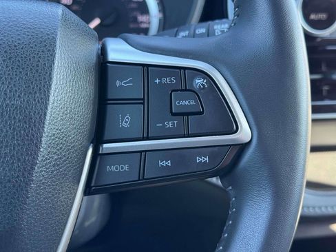 Used 2024 Toyota Highlander LE image 22