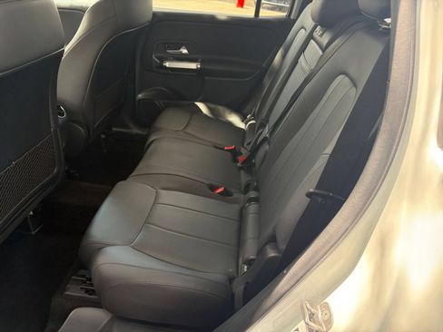 Used 2025 Mercedes-Benz GLB 250 image 39