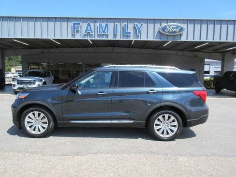 Used 2022 Ford Explorer Limited w/ Equipment Group 301A RWD image 2