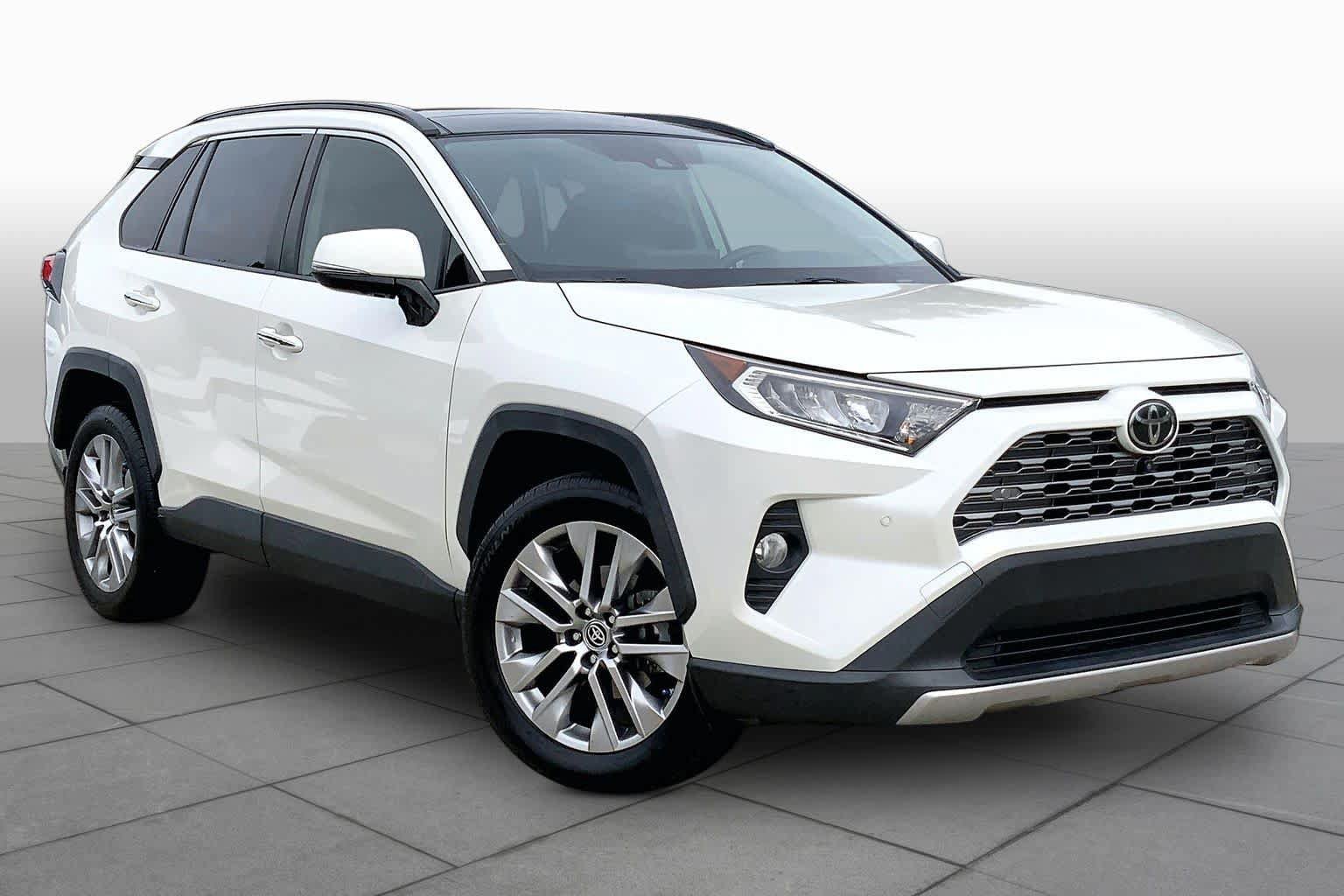 Used 2019 Toyota RAV4 Limited w/ Advanced Technology Package FWD image 2