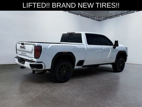 Used 2024 GMC Sierra 2500 AT4 w/ Technology Package AWD/4WD image 3