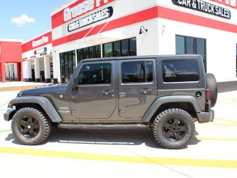 Used 2018 Jeep Wrangler Unlimited Sport S AWD/4WD image 5