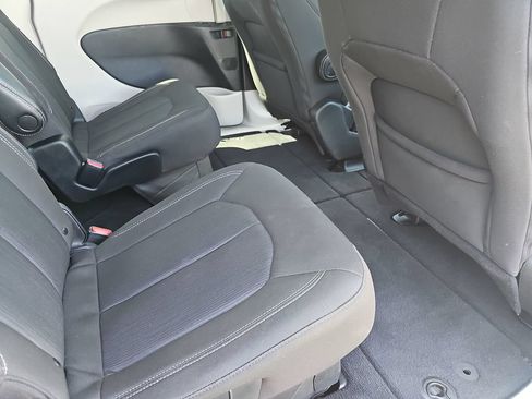 Used 2023 Chrysler Voyager LX FWD image 11