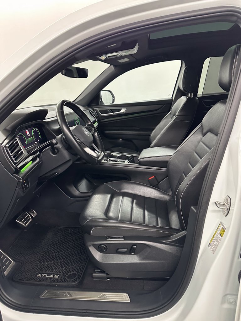 Used 2024 Volkswagen Atlas Cross Sport SEL R-Line AWD/4WD image 11
