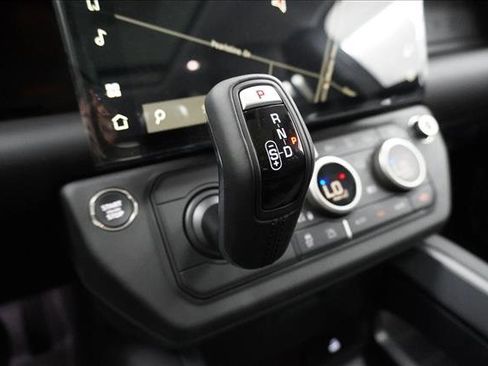 New 2026 Land Rover Defender 110 X-Dynamic SE AWD/4WD image 17