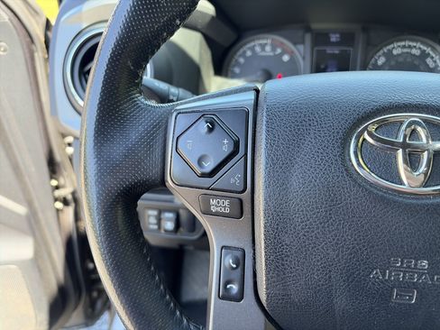 Used 2017 Toyota Tacoma TRD Sport w/ Tow Package (A/T) AWD/4WD image 30