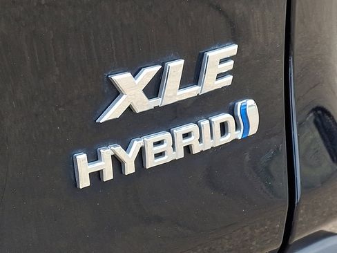 Certified 2022 Toyota RAV4 XLE w/ Convenience Package image 30