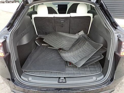 Used 2020 Tesla Model Y Performance image 9