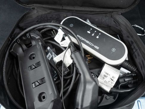 Used 2023 Porsche Cayenne Platinum Edition AWD/4WD image 37