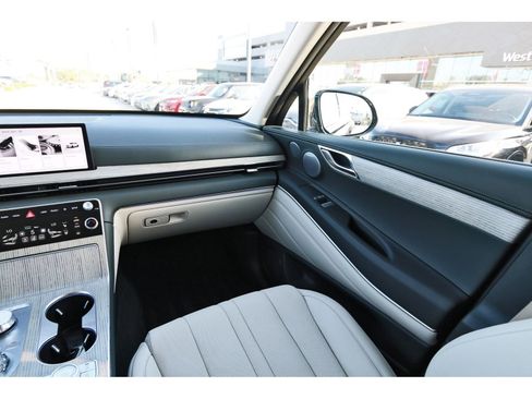 Used 2025 Genesis GV80 2.5T Advanced image 12