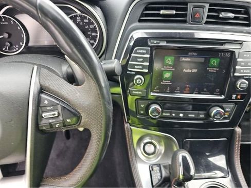Used 2020 Nissan Maxima SR w/ Sport Mat Group FWD image 7