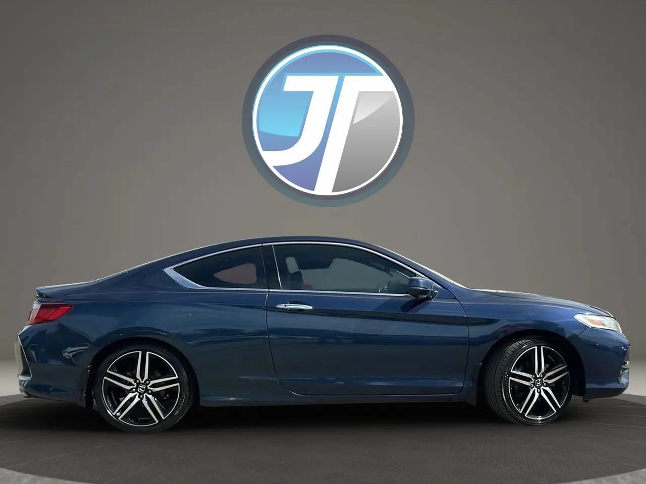 Used 2017 Honda Accord Touring image 5