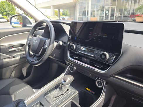 Certified 2025 Toyota Grand Highlander FWD image 10