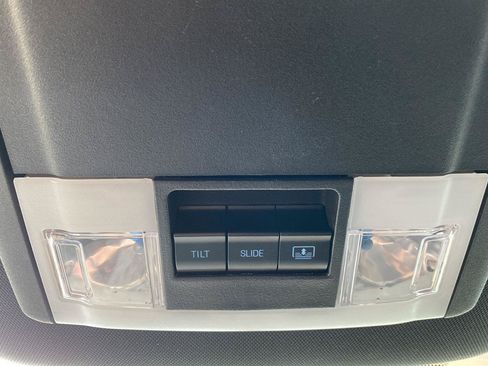 Used 2018 Ford Explorer XLT w/ Equipment Group 202A AWD/4WD image 39
