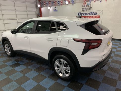 New 2026 Chevrolet Trax LS FWD image 3