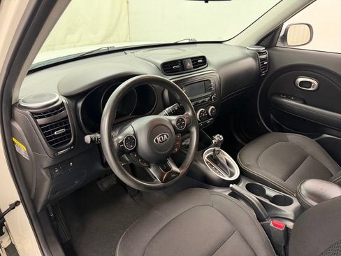 Used 2016 Kia Soul + FWD image 19