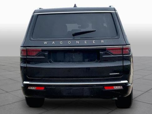 Used 2024 Jeep Wagoneer Series II w/ Flexible Seating Group RWD image 5