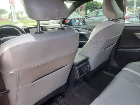 Used 2025 Toyota Camry SE w/ Convenience Package FWD image 20