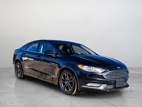 Used 2018 Ford Fusion SE w/ Equipment Group 201A FWD image 5