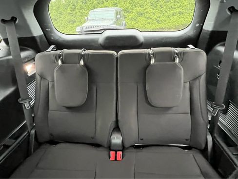 Used 2023 Ford Explorer XLT RWD image 28