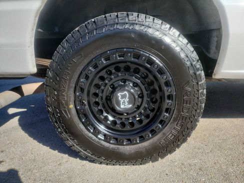 Used 2009 Ford E-350 and Econoline 350 Super Duty Wagon image 12