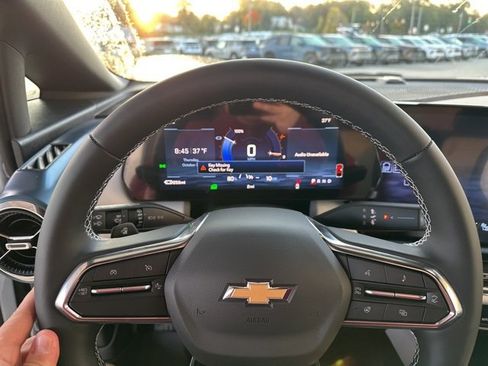 New 2026 Chevrolet Equinox EV LT image 18