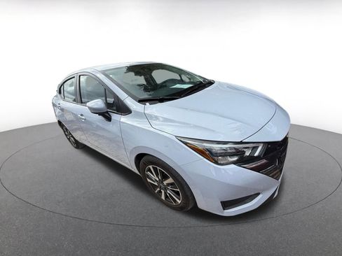 Used 2025 Nissan Versa SV image 2