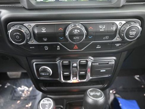 Used 2022 Jeep Wrangler Unlimited Sahara image 14