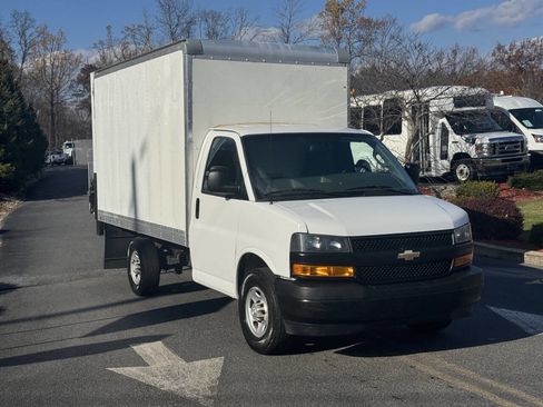 Used 2018 Chevrolet Express 3500 image 2