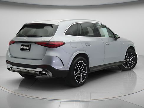 Used 2025 Mercedes-Benz GLC 350e 4MATIC image 4