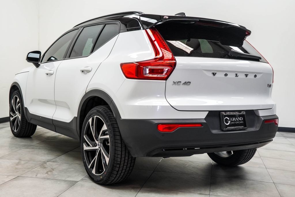 Used 2021 Volvo XC40 T5 R-Design w/ Protection Package Premier AWD/4WD image 12
