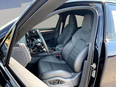 Certified 2022 Porsche Cayenne Platinum Edition AWD/4WD image 5