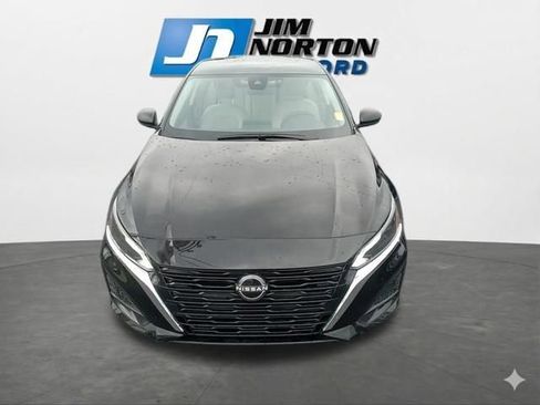 Used 2025 Nissan Altima 2.5 SV image 3
