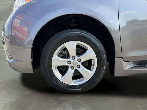 Used 2013 Toyota Sienna LE FWD image 40