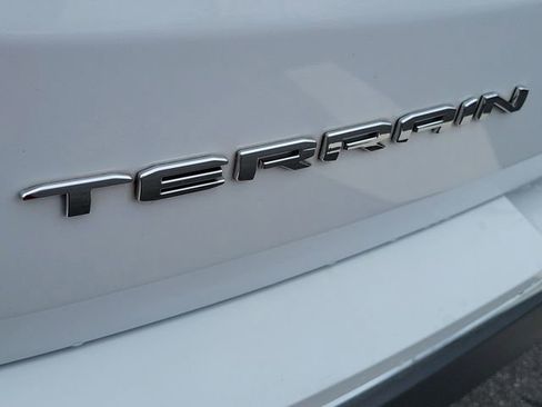Used 2022 GMC Terrain SLT w/ Infotainment Package II FWD image 8