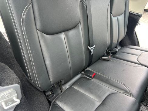 Used 2015 Jeep Wrangler Unlimited Rubicon AWD/4WD image 35