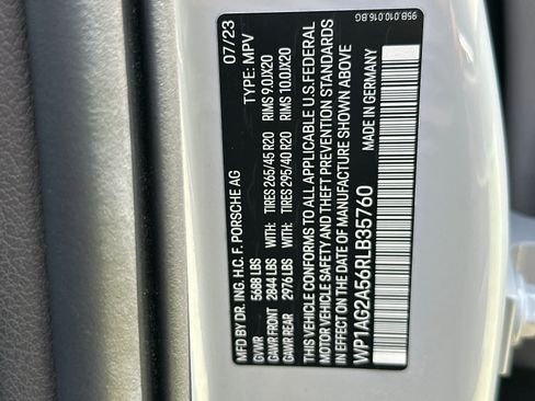 Certified 2024 Porsche Macan S AWD/4WD image 32