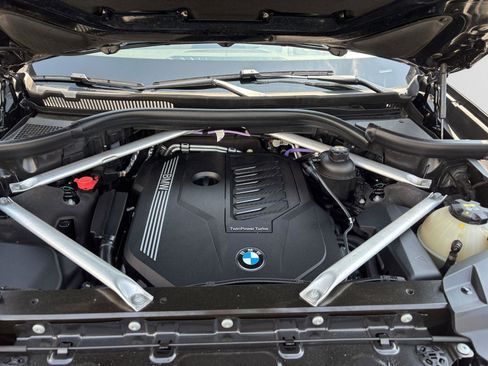 Used 2022 BMW X7 xDrive40i w/ M Sport Package AWD/4WD image 20