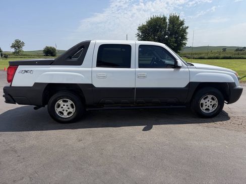 Used 2003 Chevrolet Avalanche 4x4 image 6